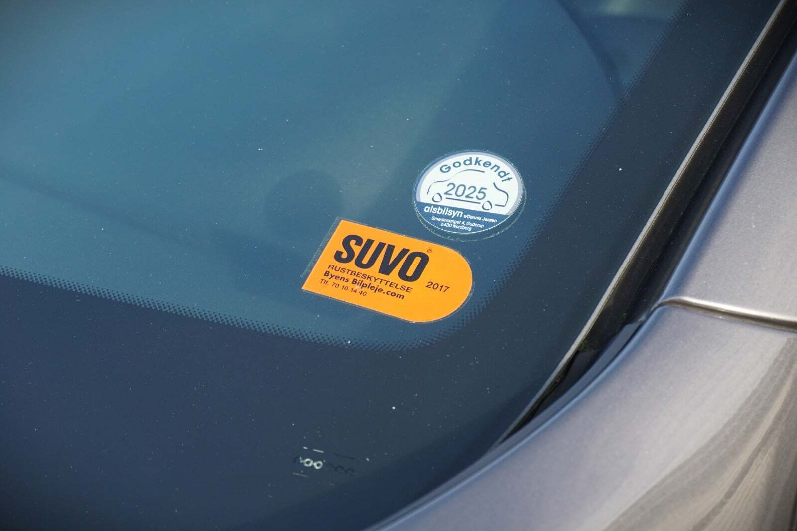 Grå Peugeot 2008 fra 2017