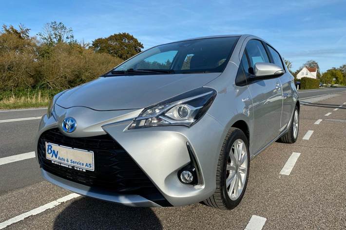 Sølv Toyota Yaris fra 2018 set udefra