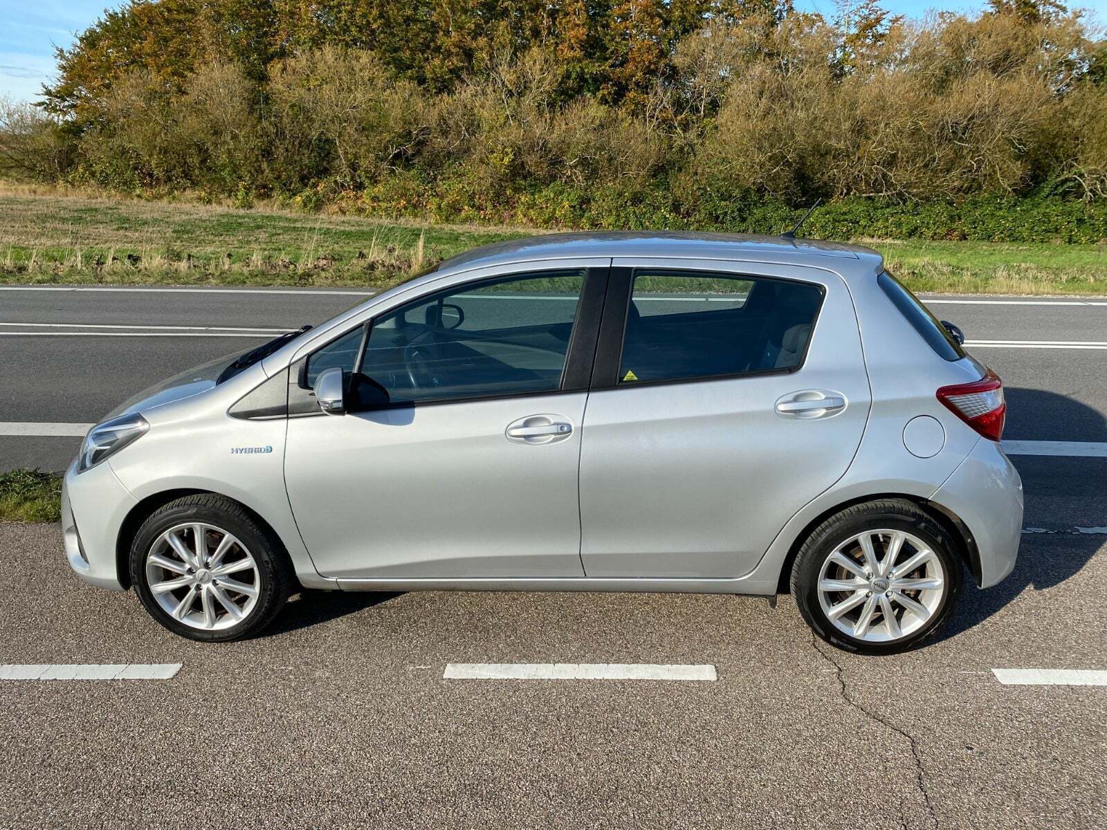 Sølv Toyota Yaris fra 2018