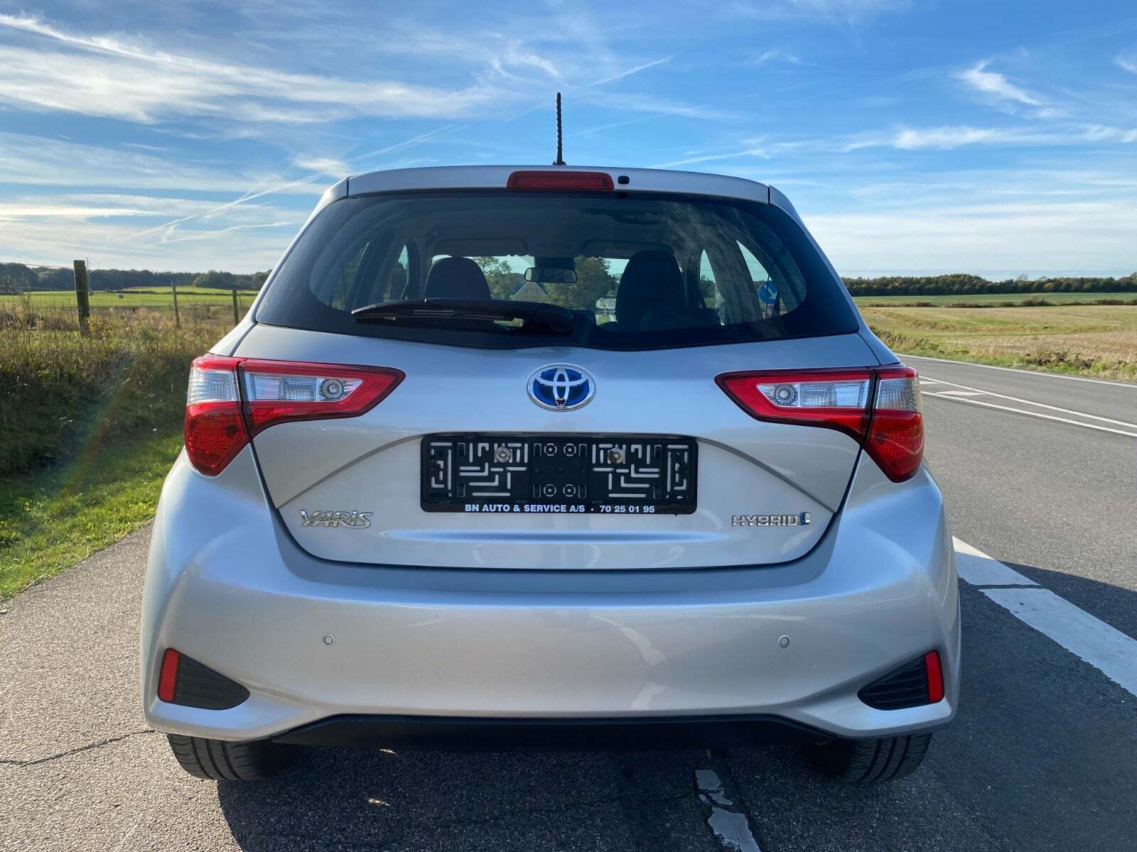 Sølv Toyota Yaris fra 2018