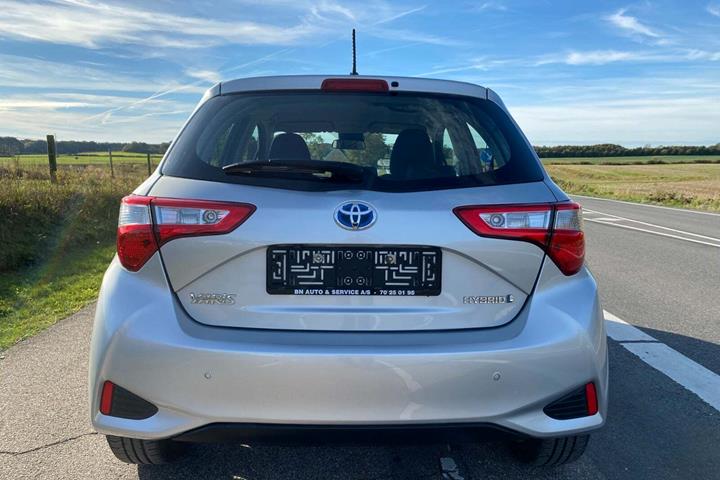Sølv Toyota Yaris fra 2018