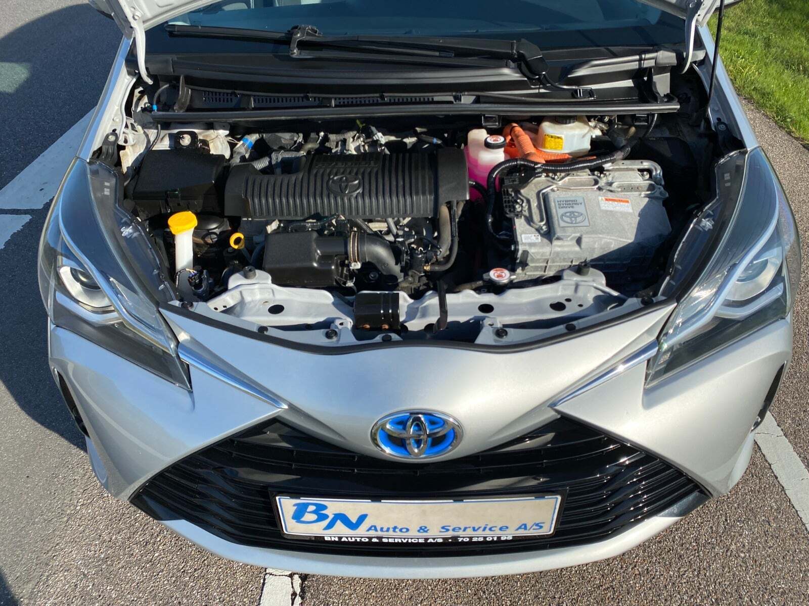 Sølv Toyota Yaris fra 2018