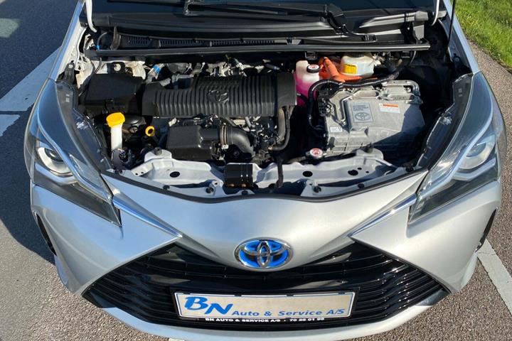 Sølv Toyota Yaris fra 2018