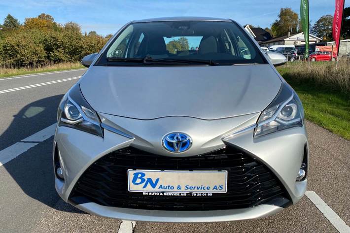 Sølv Toyota Yaris fra 2018