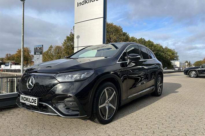 Sort Mercedes EQE350 SUV fra 2024 set udefra