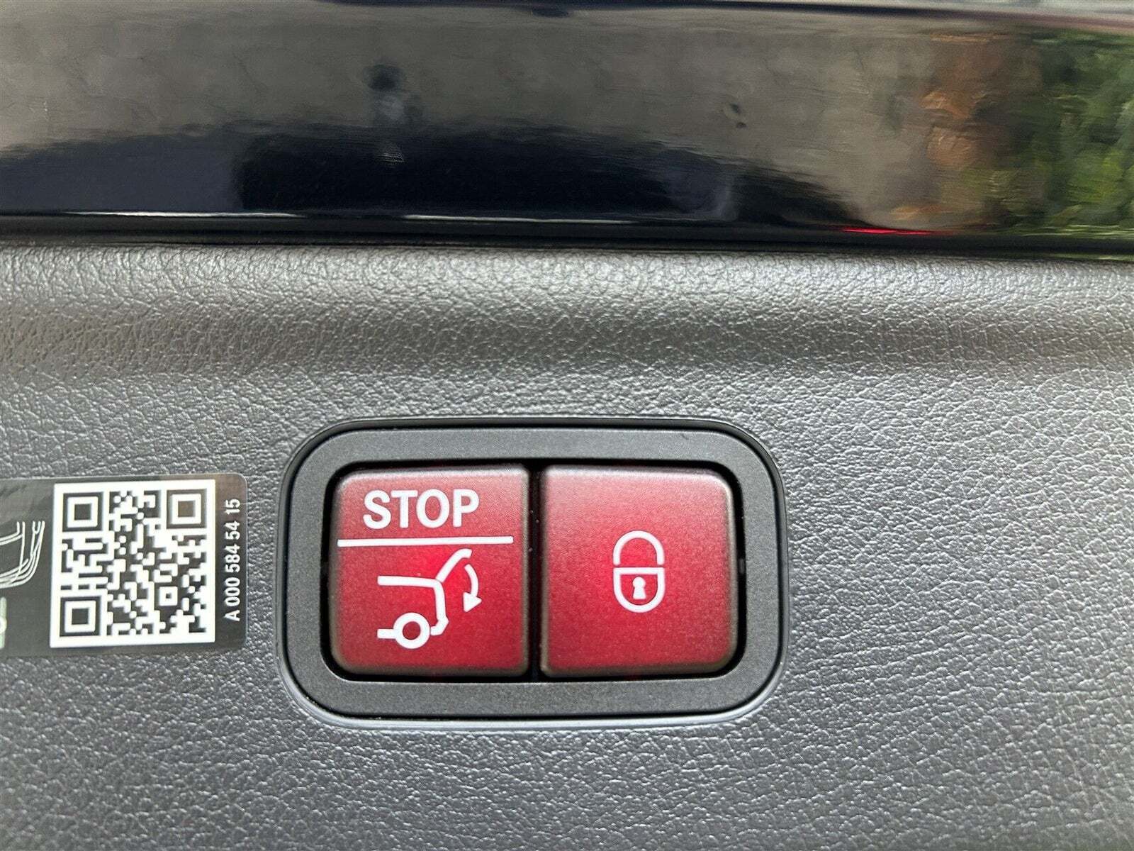 Sort Mercedes EQE350 SUV fra 2024