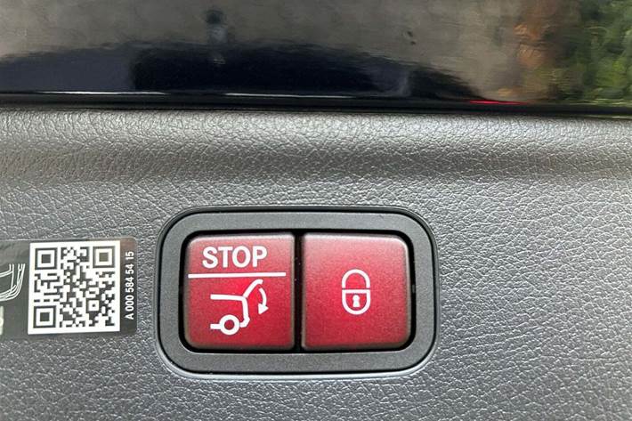 Sort Mercedes EQE350 SUV fra 2024