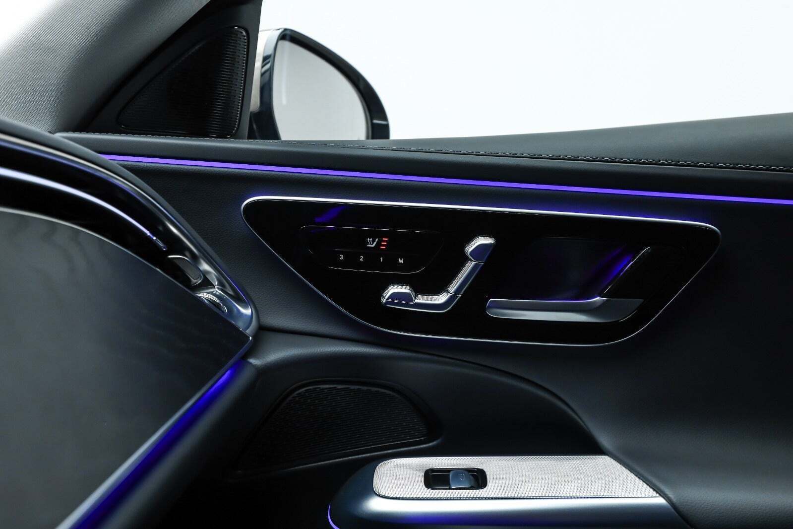 Brun Mercedes E300 de fra 2024