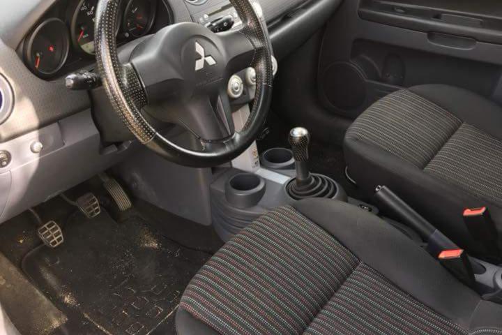 Sort Mitsubishi Colt fra 2008
