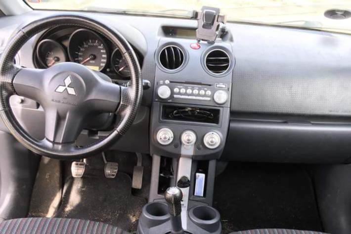 Sort Mitsubishi Colt fra 2008