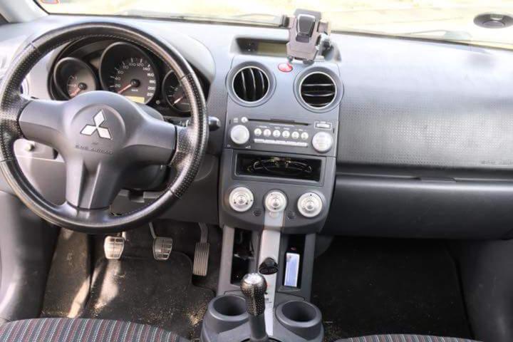 Sort Mitsubishi Colt fra 2008