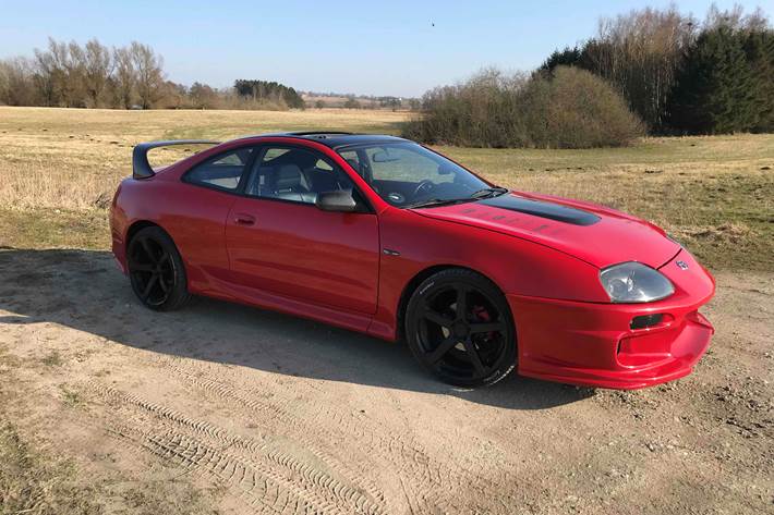 Rød Toyota Celica fra 1993