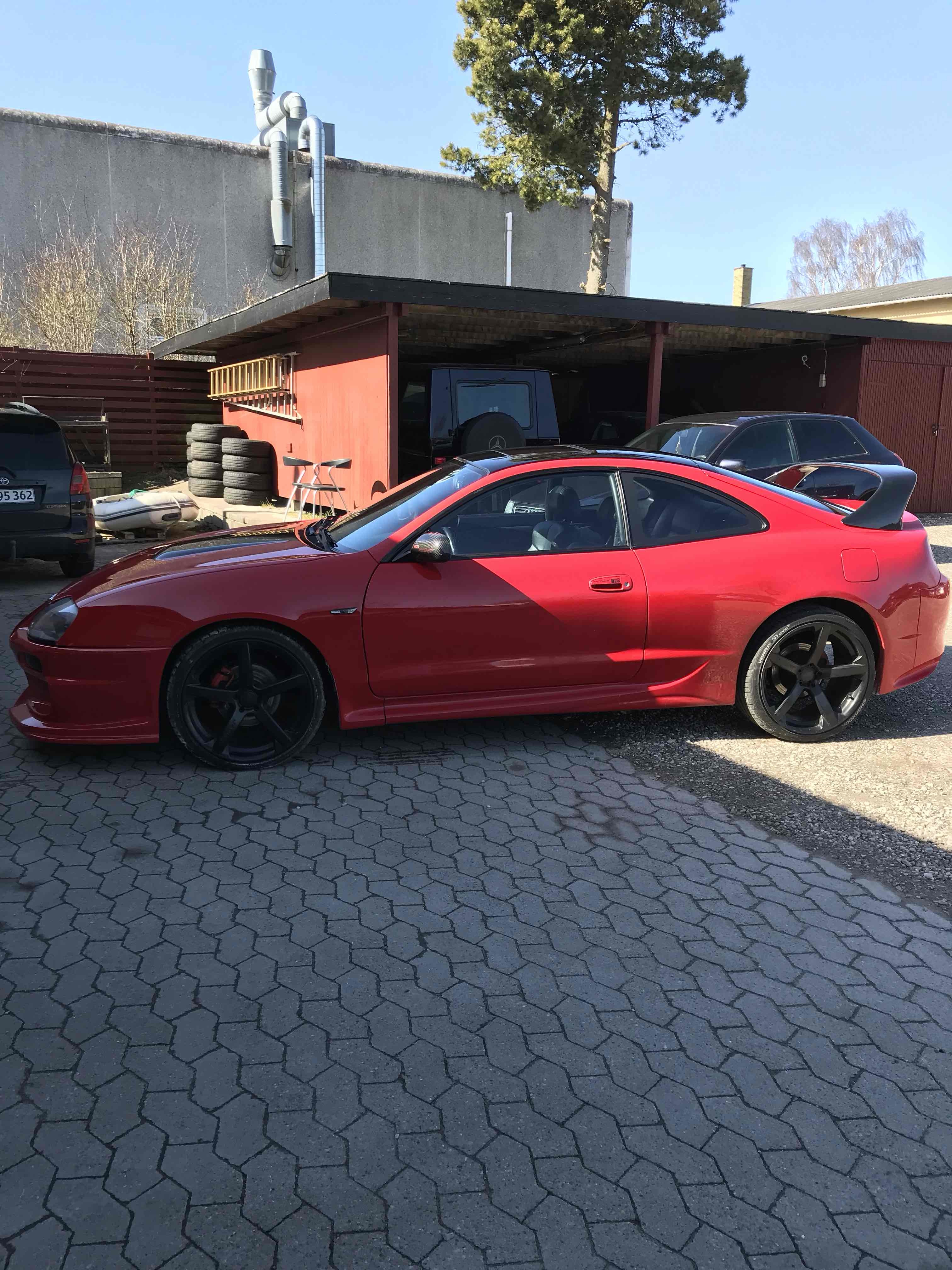 Rød Toyota Celica fra 1993