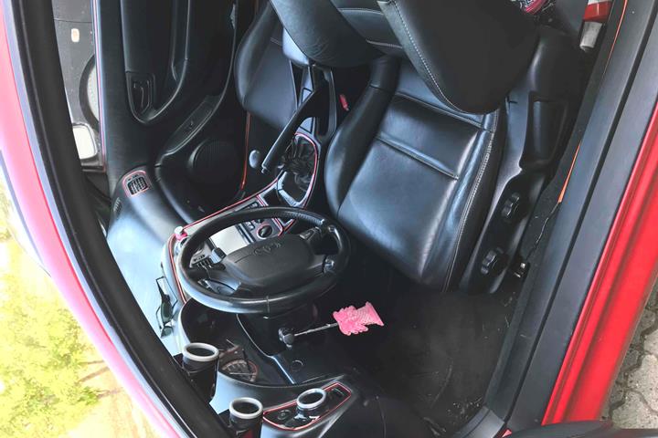 Rød Toyota Celica fra 1993