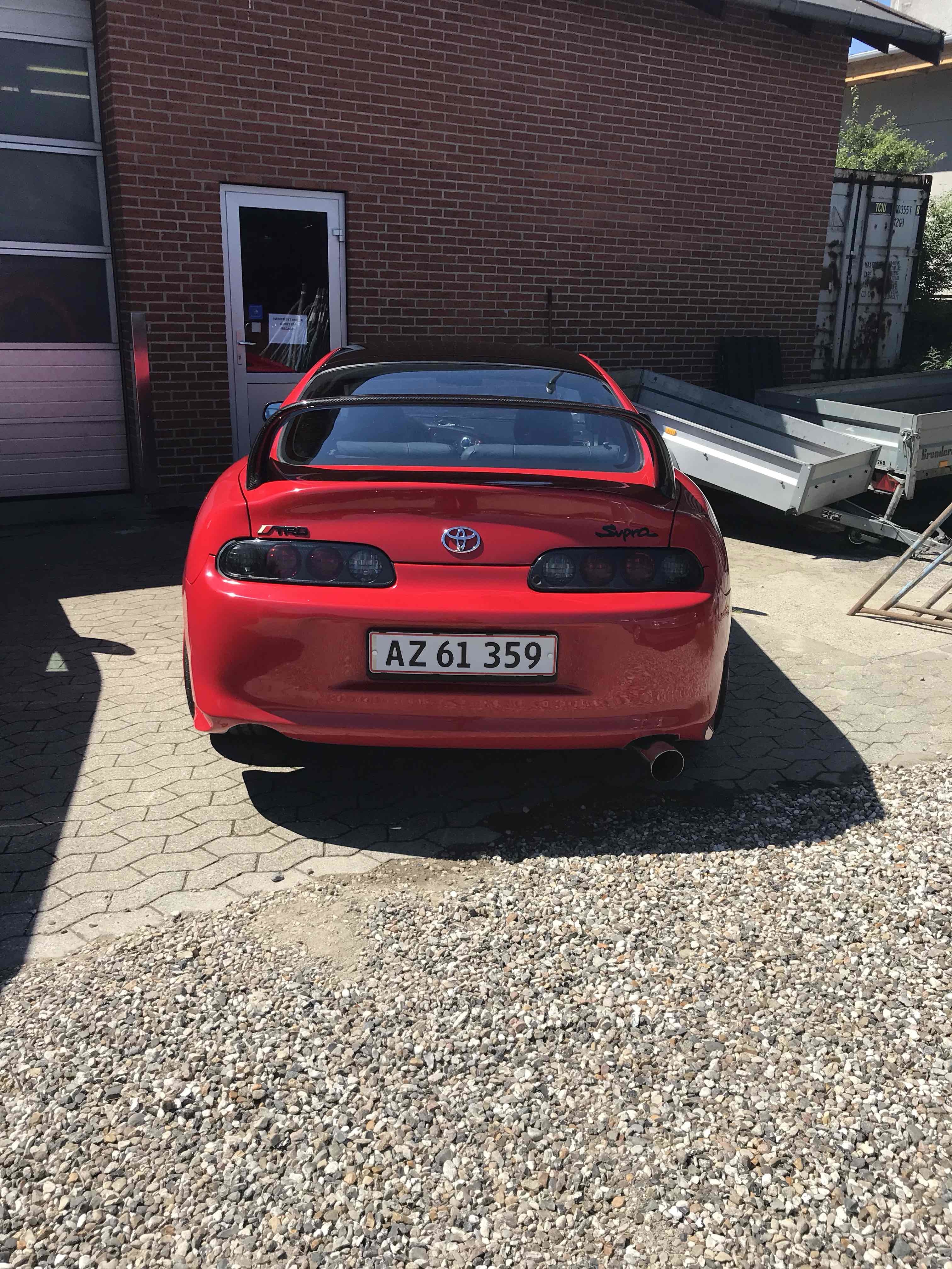 Rød Toyota Celica fra 1993