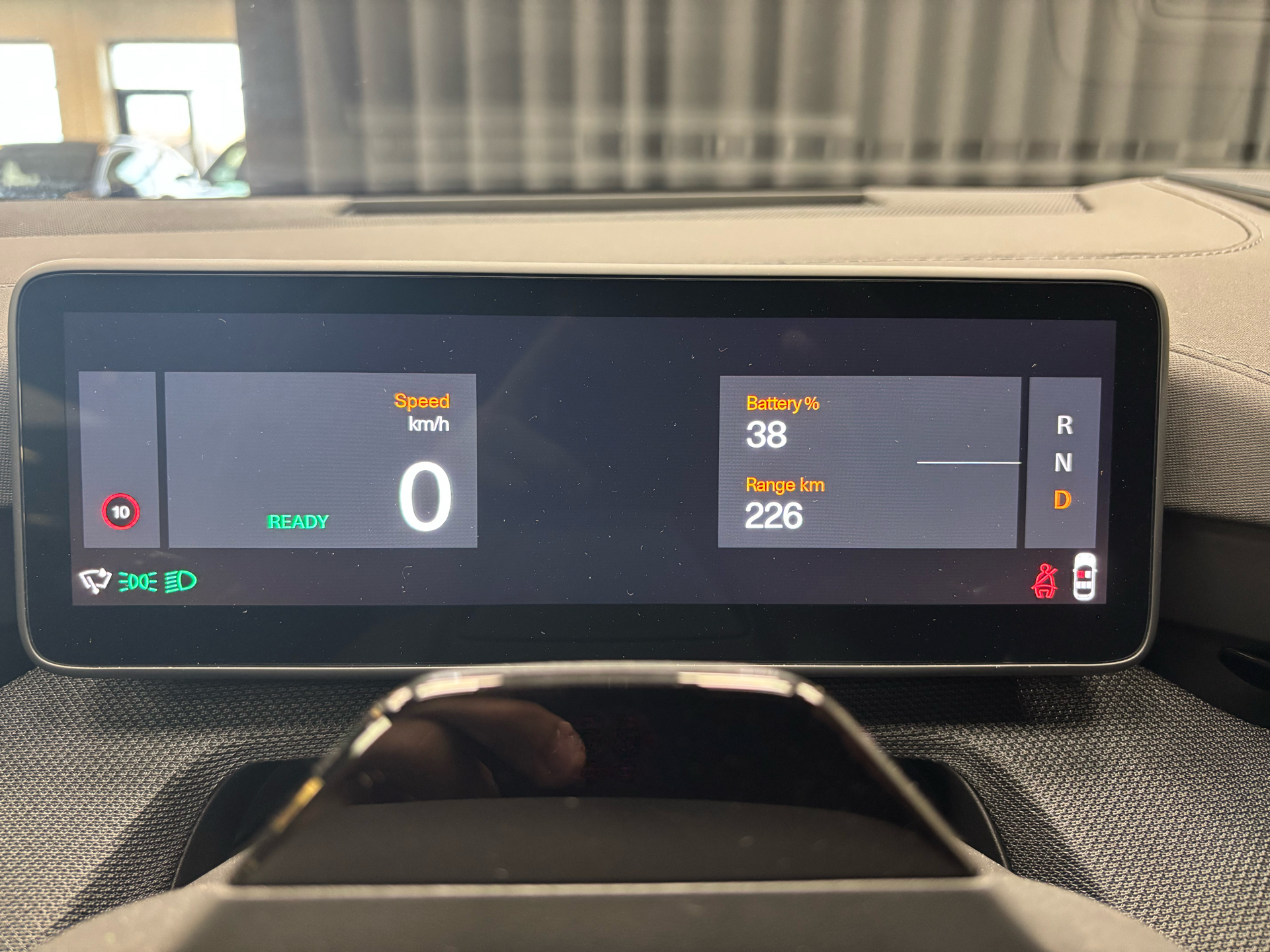 Hvid Polestar 4 fra 2025