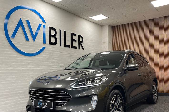 Grå Ford Kuga fra 2020 set udefra