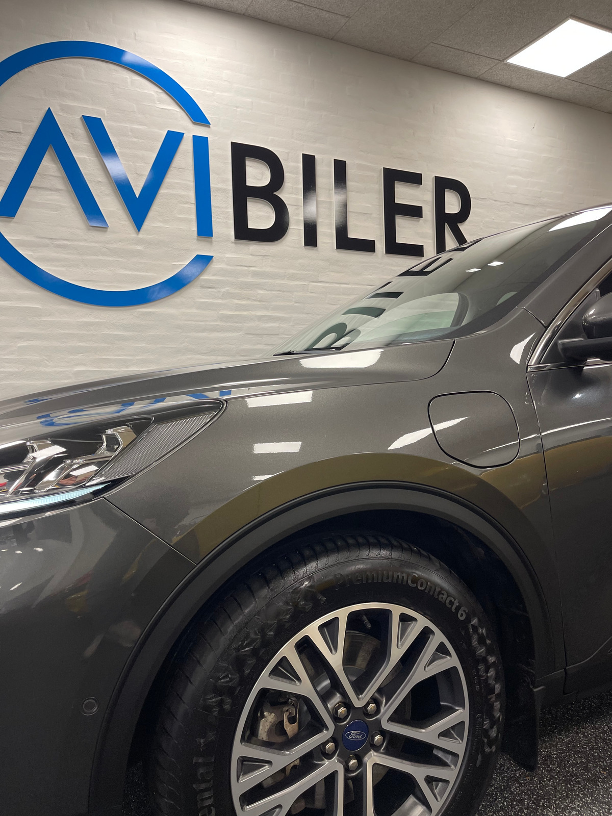 Grå Ford Kuga fra 2020