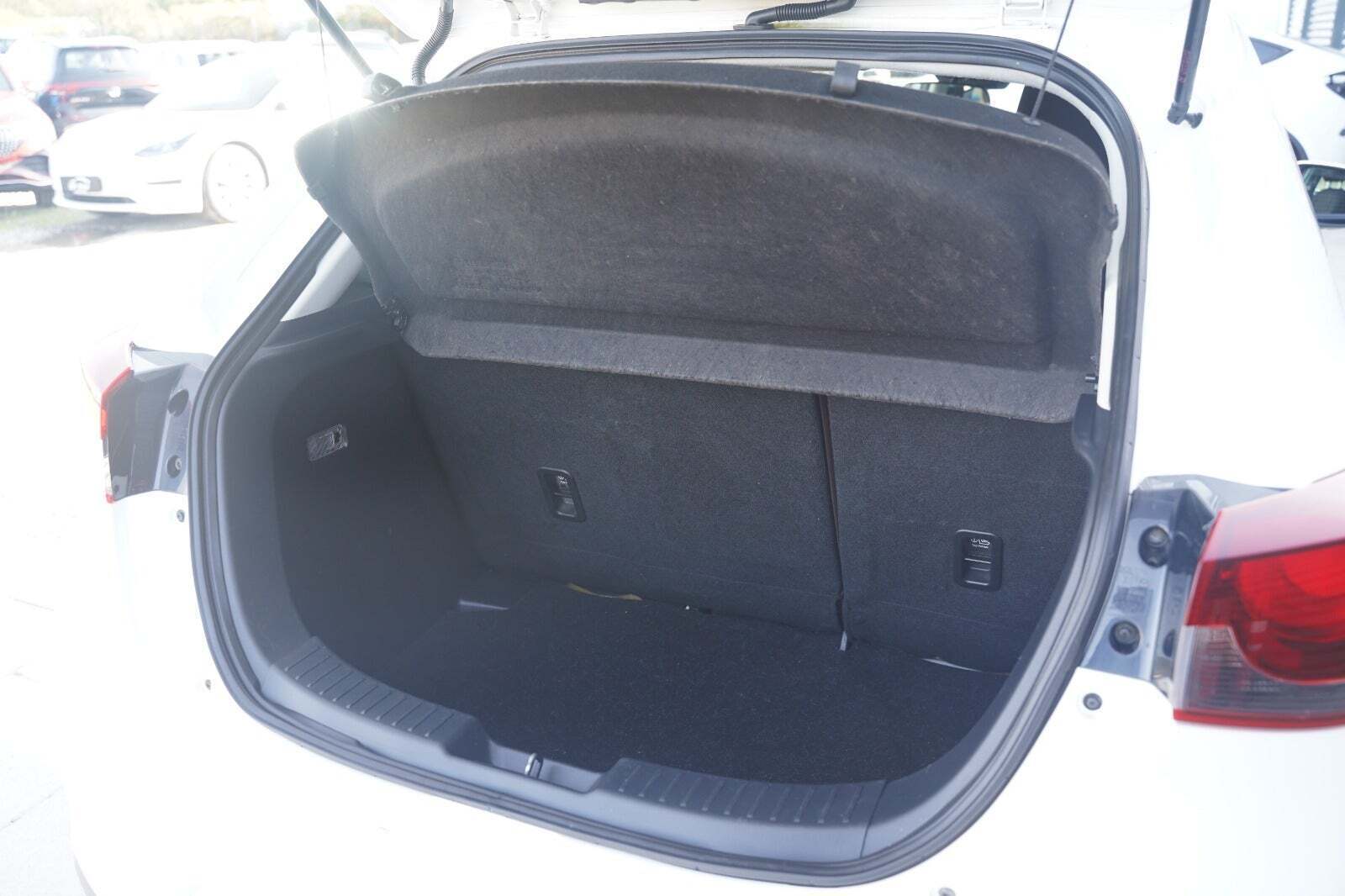 Hvid Mazda 2 fra 2020