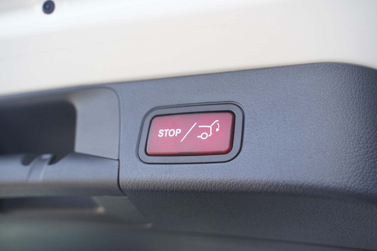 Hvid Mercedes EQB300 fra 2022