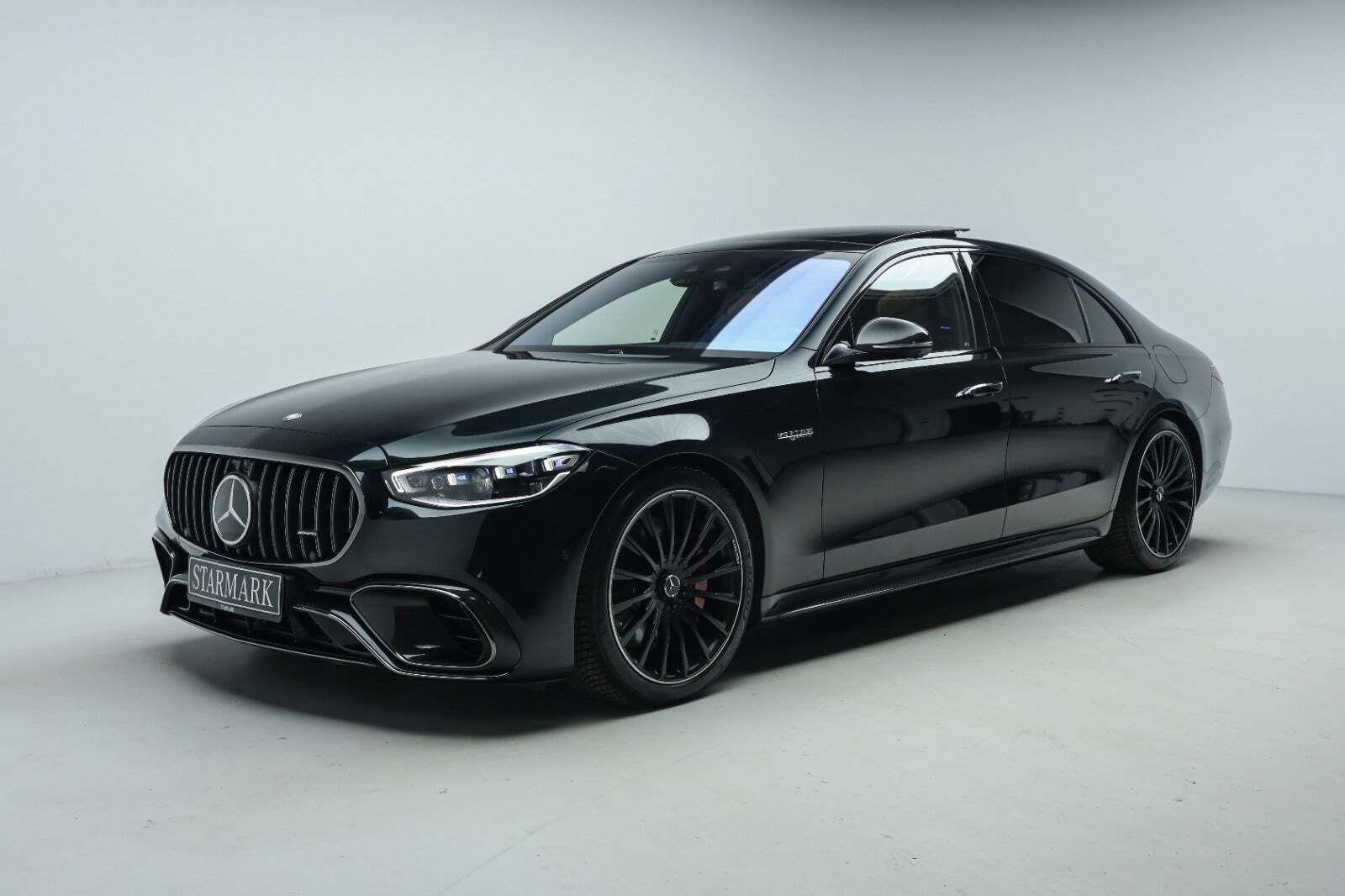 Grøn Mercedes S63 fra 2024