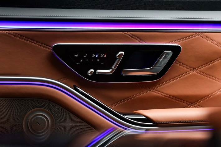 Grøn Mercedes S63 fra 2024