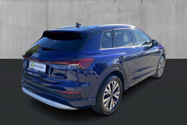 Blå Audi Q4 e-tron fra 2022