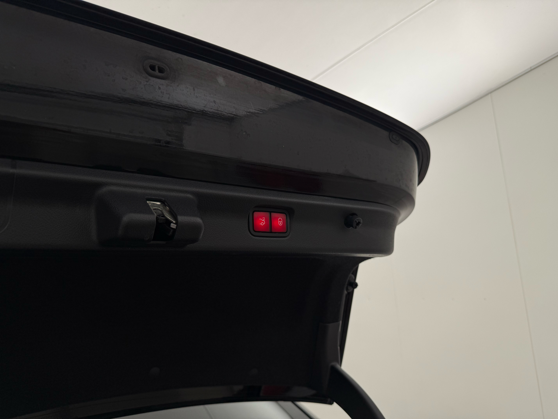 Sort Mercedes EQE 350 fra 2022