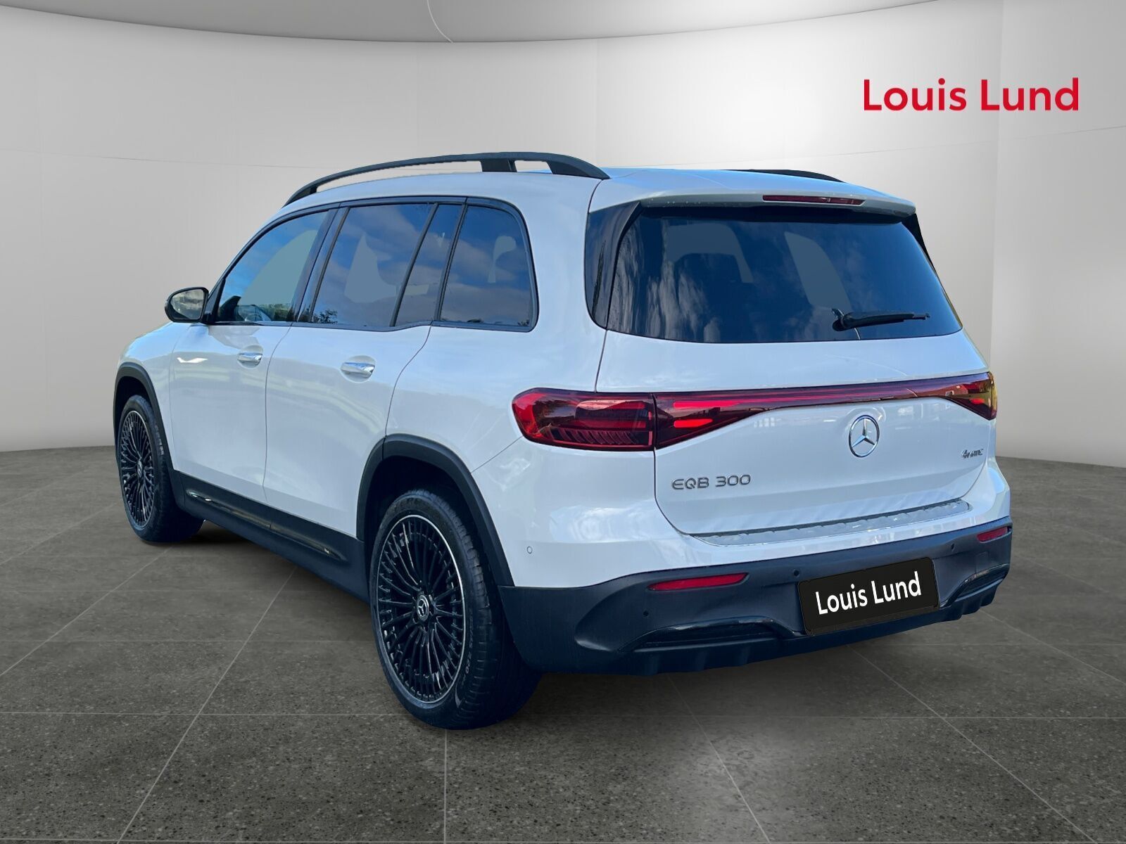 Hvid Mercedes EQB 300 fra 2024