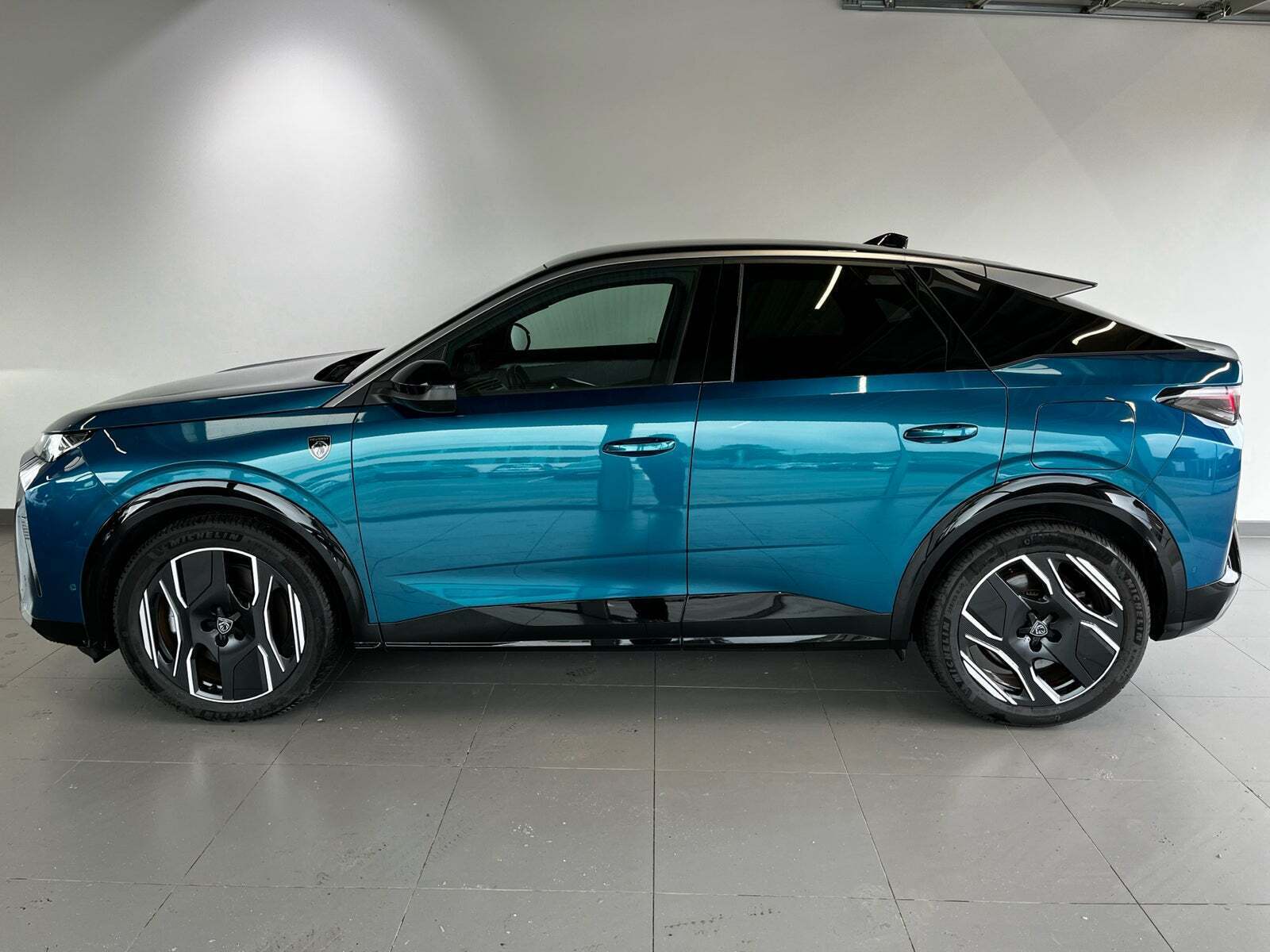 Peugeot e-3008 77 GT Pack