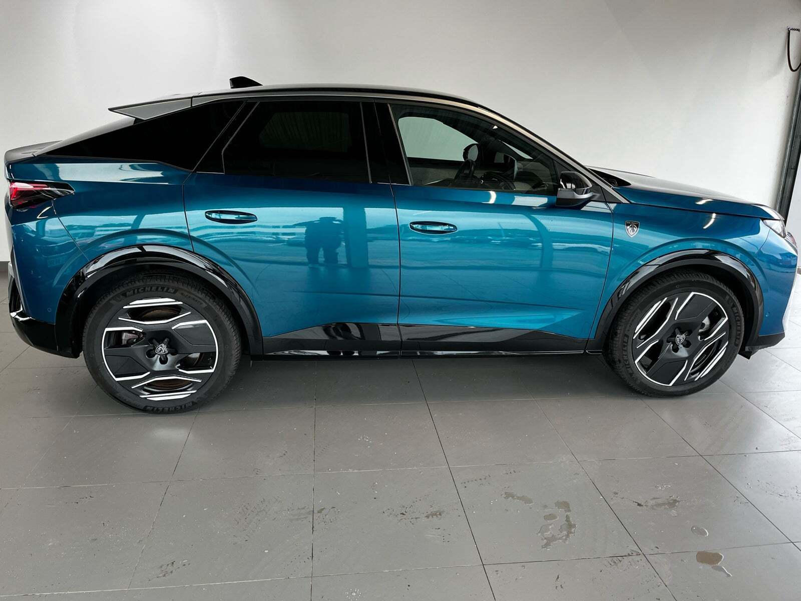 Peugeot e-3008 77 GT Pack