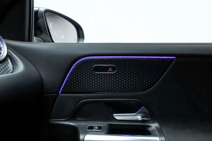 Sort Mercedes EQA250+ fra 2024