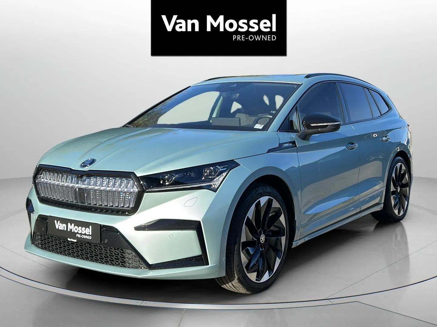 Grøn Skoda Enyaq fra 2022 set udefra