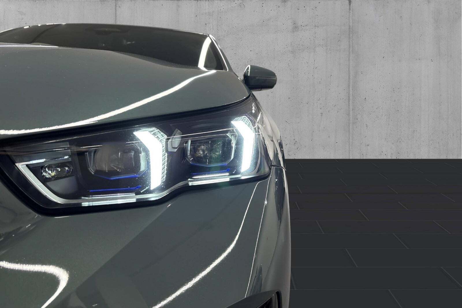 Grøn BMW i5 fra 2024