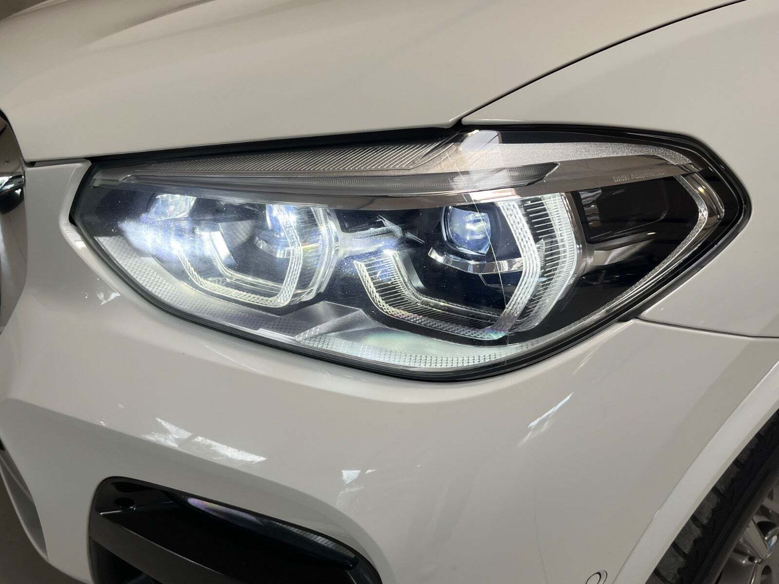 Hvid BMW X3 fra 2021