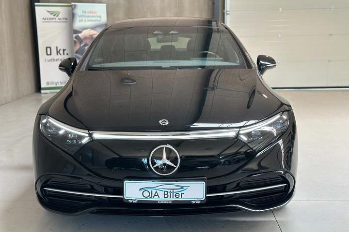 Sort Mercedes EQS450+ fra 2023 set udefra