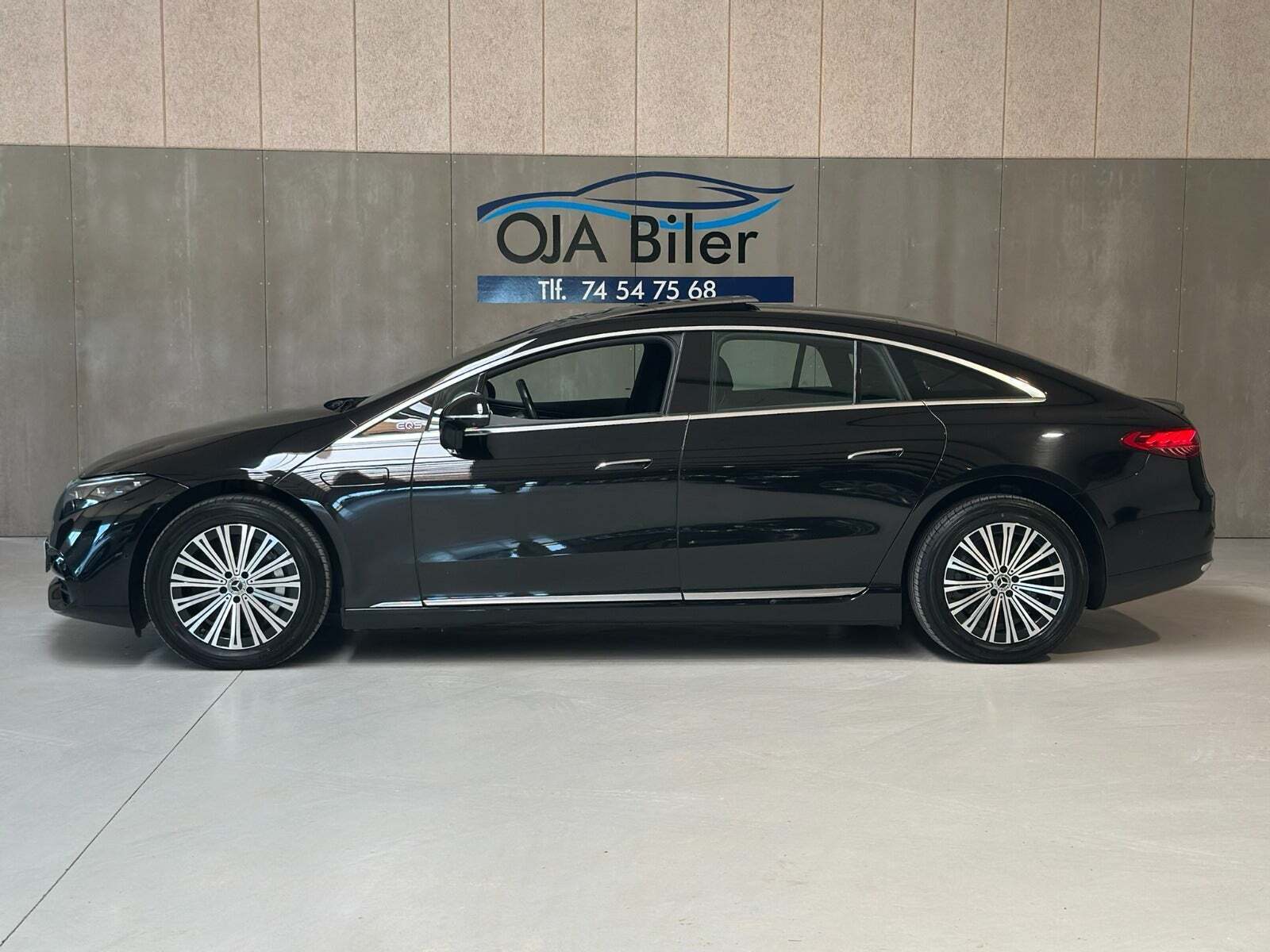 Sort Mercedes EQS450+ fra 2023