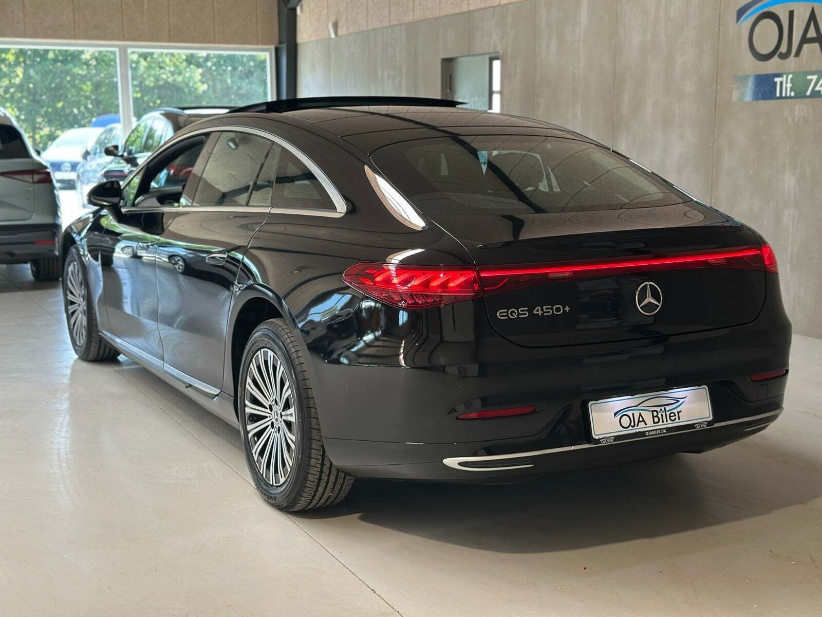 Sort Mercedes EQS450+ fra 2023