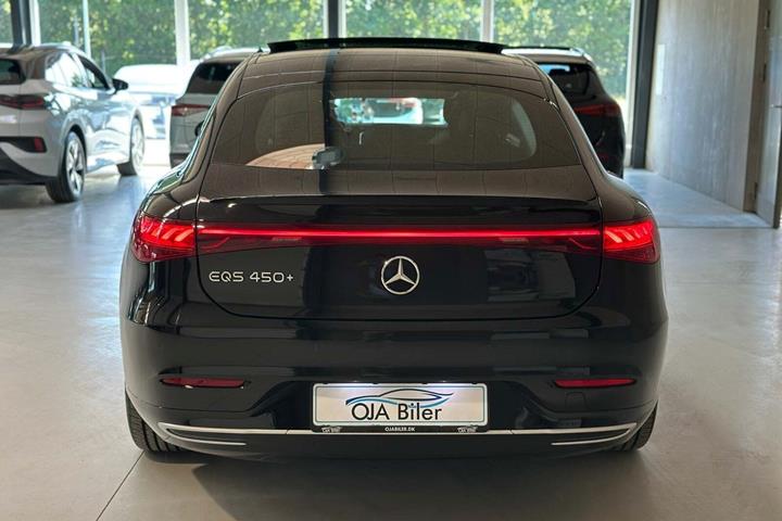 Sort Mercedes EQS450+ fra 2023 set udefra