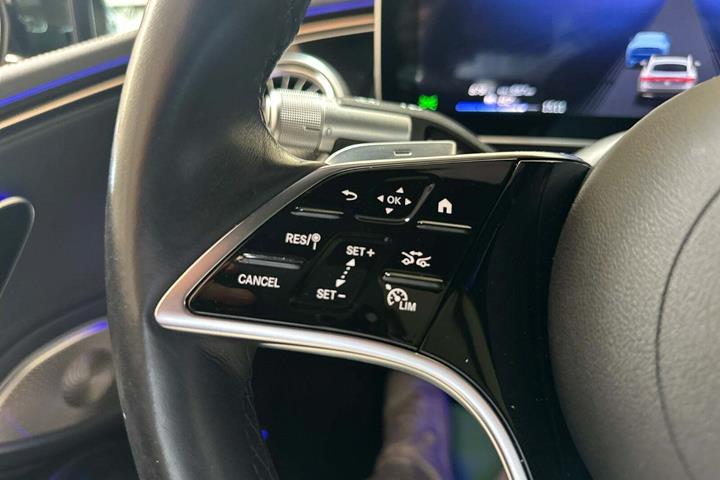 Sort Mercedes EQS450+ fra 2023