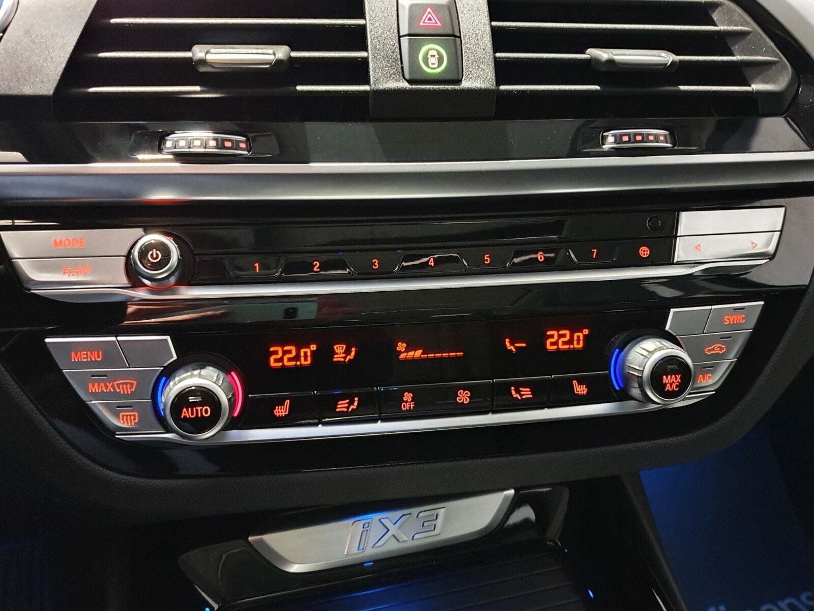 Blå BMW iX3 fra 2021