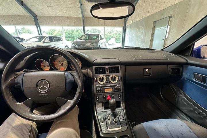 Blå Mercedes SLK230 fra 1999