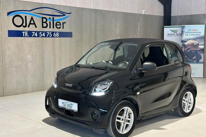 Sort Smart Fortwo fra 2021 set udefra
