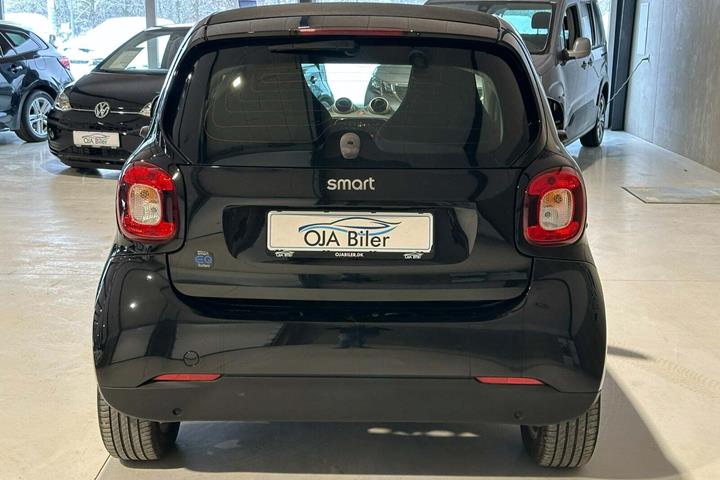 Sort Smart Fortwo fra 2021 set udefra