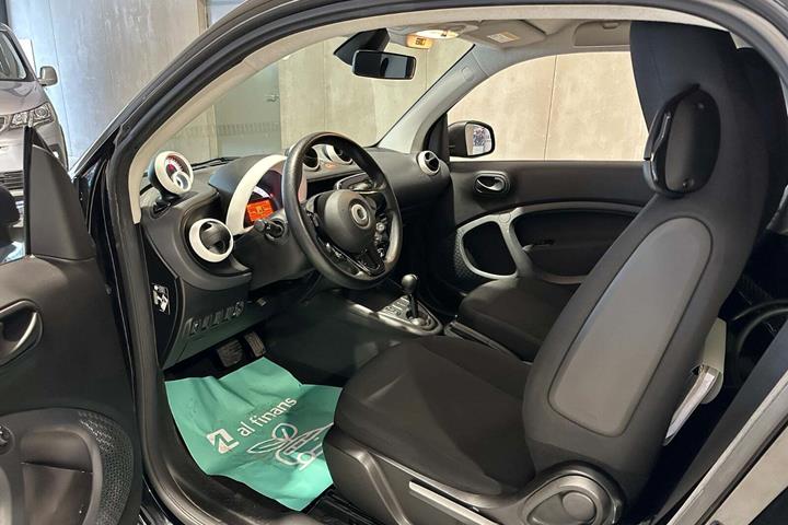 Sort Smart Fortwo fra 2021 set indefra