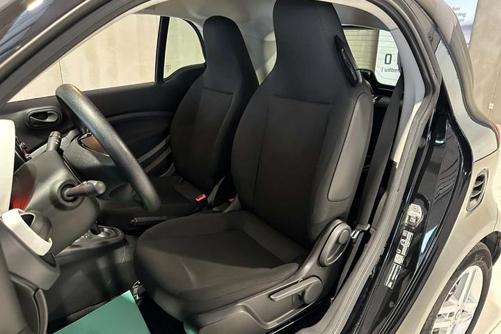 Sort Smart Fortwo fra 2021 set indefra
