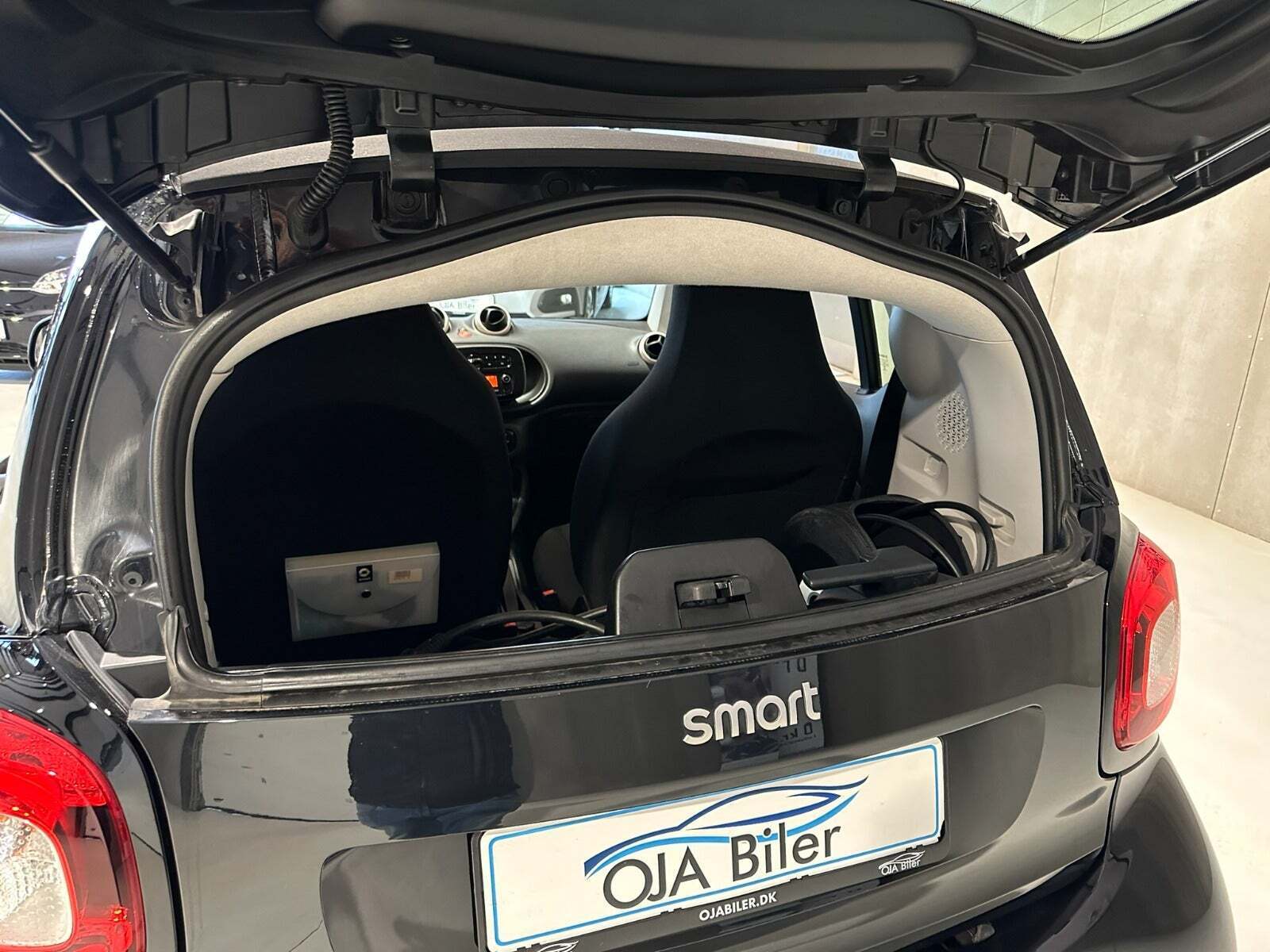 Sort Smart Fortwo fra 2021 set indefra