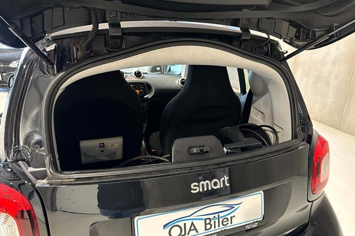 Sort Smart Fortwo fra 2021 set indefra