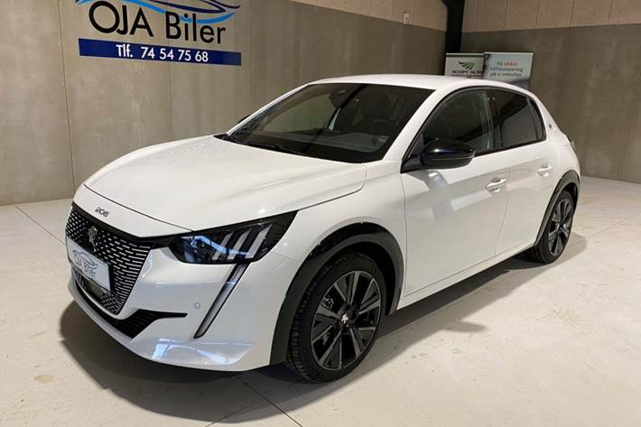Hvid Peugeot e-208 fra 2023 set udefra