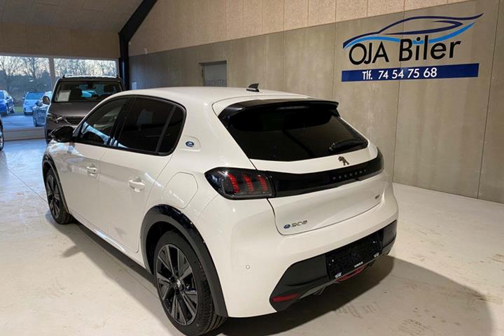 Hvid Peugeot e-208 fra 2023
